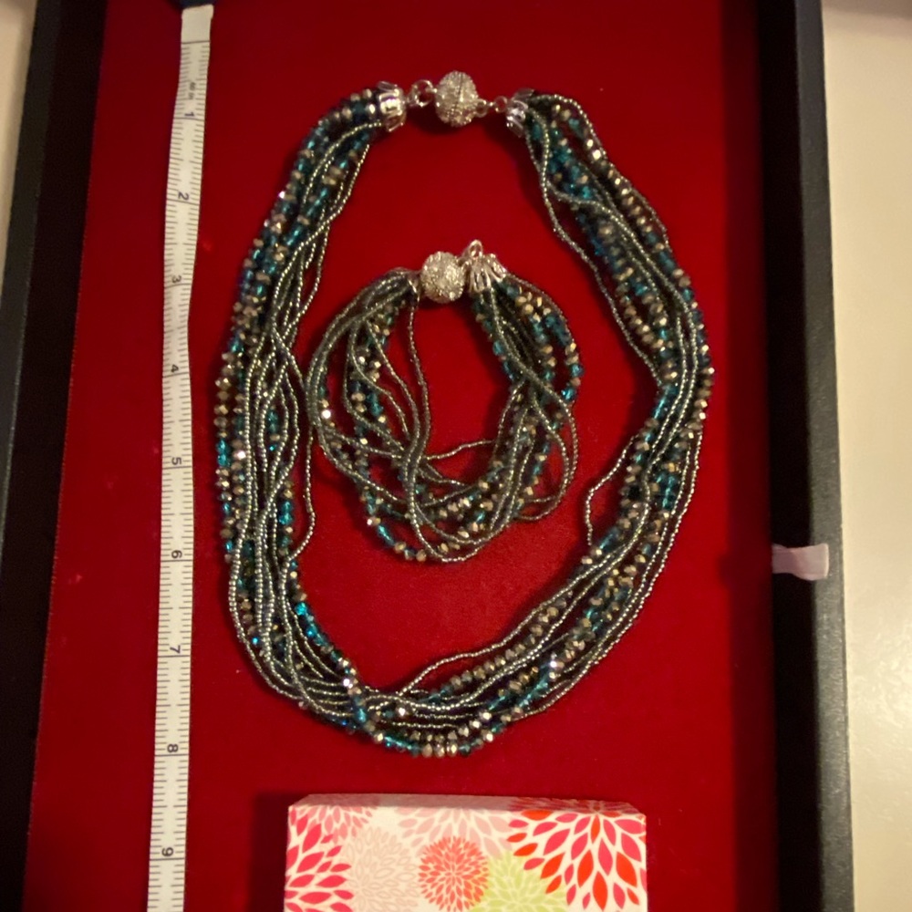 ‘Seaside’ chocker necklace and bracelet by Premier Designs.